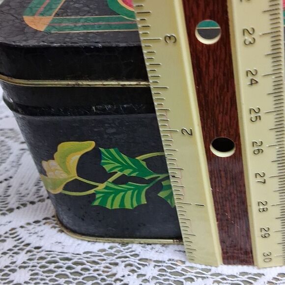 "A cup of Christmas Tea" Square Tin, Napkins, napkin holders, 3 Bottle Trims-9pc - Picture 7 of 12